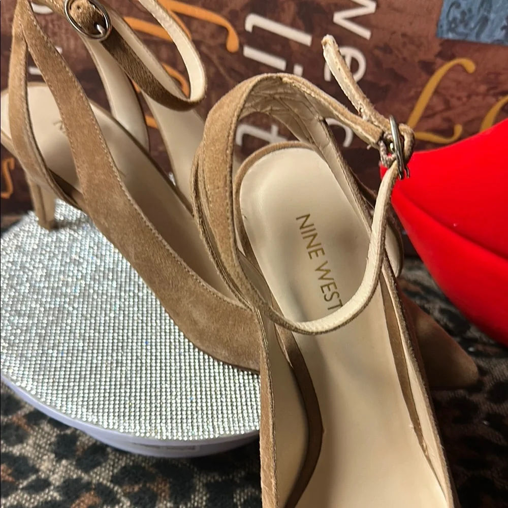 ❣️4/$20 Nine West Tan Stiletto Heels with Ankle Strap. Nice Pre loved condition - Picture 3 of 7